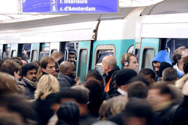 La ligne 13 est empruntée par 600 000 voyageurs, chaque jour, en moyenne (illustration).