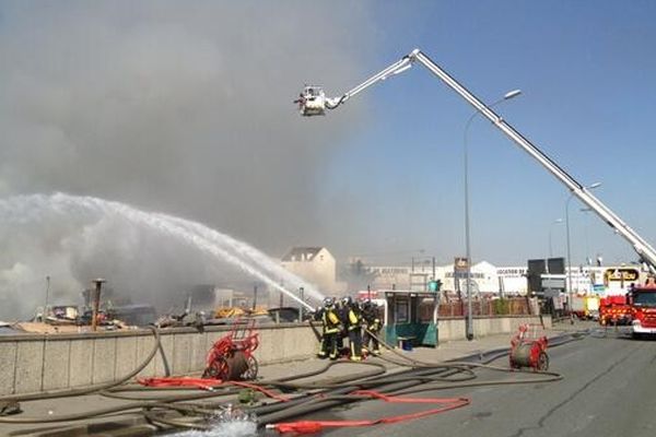 Un incendie s'est déclaré vers 15h00 au niveau du carrefour de la folie à Bobigny