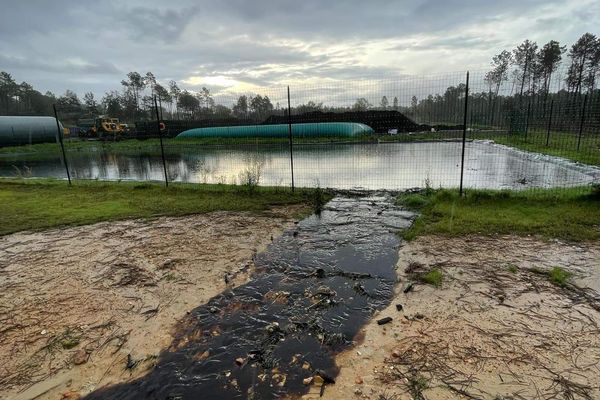 Pour les riverains, le débordement du bassin de rétention est une catastrophe écologique.