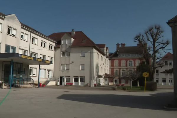 Le collège Saint-Vincent à Chatillon-sur-Seine (Côte d'Or) ce mardi matin