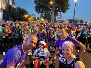 Tiziana en compagnie de ses six coéquipiers avant le départ du Marathon pour Tous.