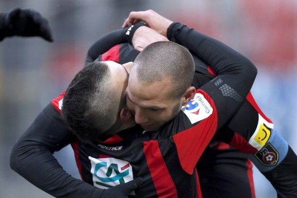 Didier Digard félicite Alexy Bosetti, qui a ouvert le score pour Nice 