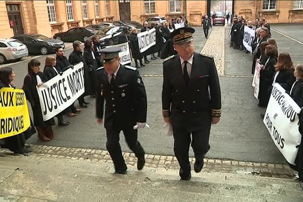 Une haie d'honneur d'avocats à l'audience de rentrée à Metz