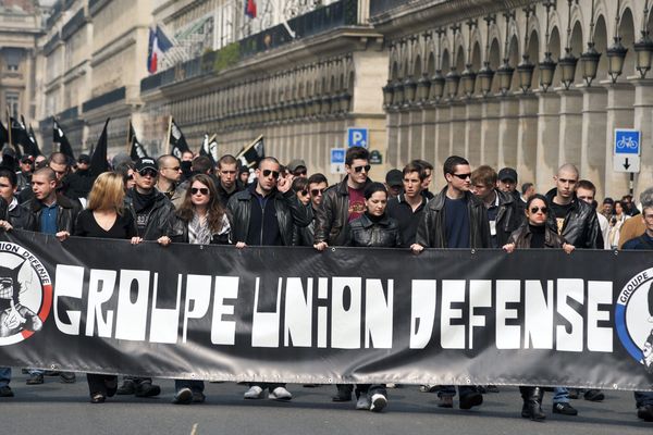 Le Groupe Union Défense (GUD), un temps présidé par Logan Djian, défile en hommage à Jeanne d'Arc, le 9 avril 2010.