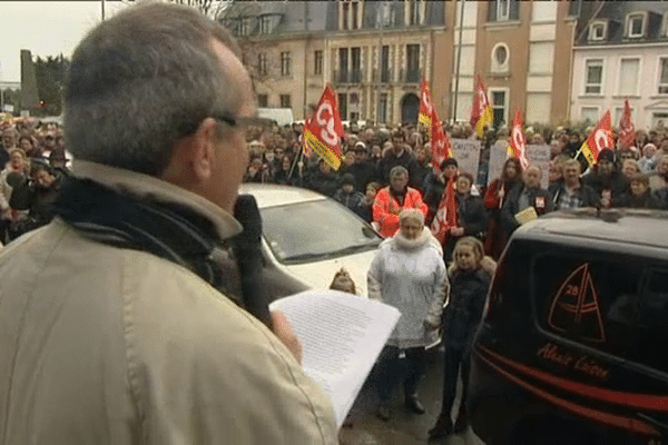 Près de 1200 personnes ont manifesté ce samedi dans les rues de Cherbourg pour protester contre l'engorgement du service des urgences