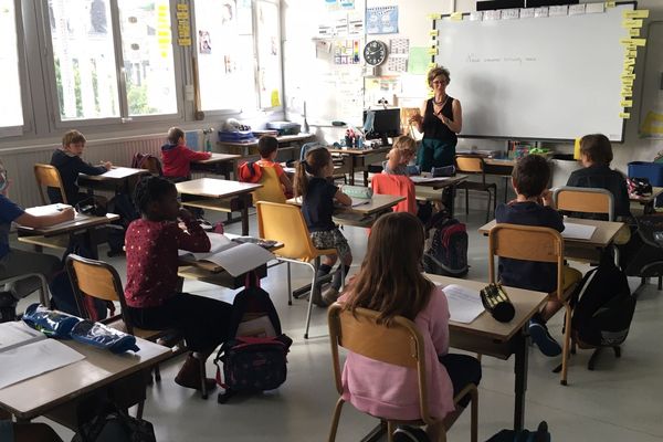 Pas de distance obligatoire à respecter dans les classes en cette rentrée 2020 contrairement aux règles de la reprise en juin dernier