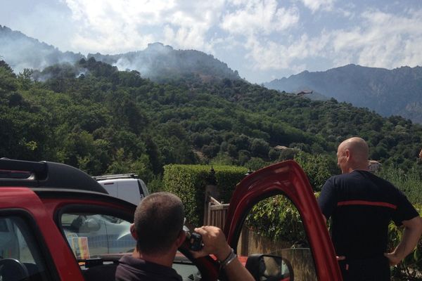 L'incendie s'est déclaré à 15h, vendredi 22 juillet, à la sortie de Corte.