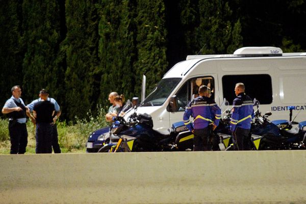 Une autoroute coupée dans le Pas-de-Calais suite à une fusillade, une enquête a été ouverte pour tentative de meurtre en bande organisée.