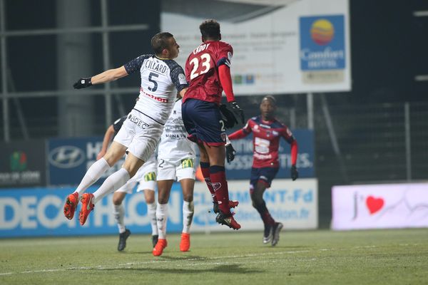 Le 29 novembre 2016, au stade Gabriel Montpied, Clermont-Ferrand (63) affronte le Tours Football Club.