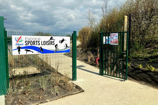 Ce samedi 2 avril, le tout nouveau skatepark d’Albert a ouvert, située avenue Faidherbe, cela met un terme à des années d’attente et des mois de travaux.