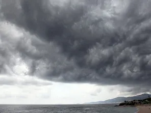 Illustration - vigilance jaune "orages" en Corse.