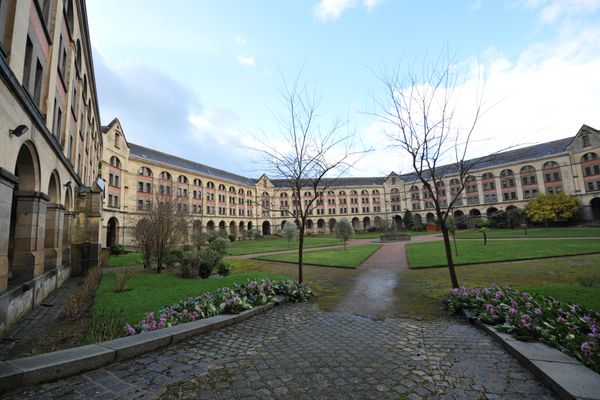 La prison des femmes à Rennes est un bâtiment qui date de la fin du 19e siècle.