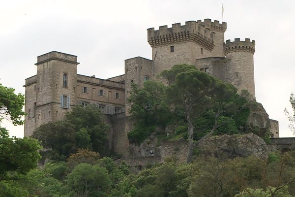 Le château de La Barben.