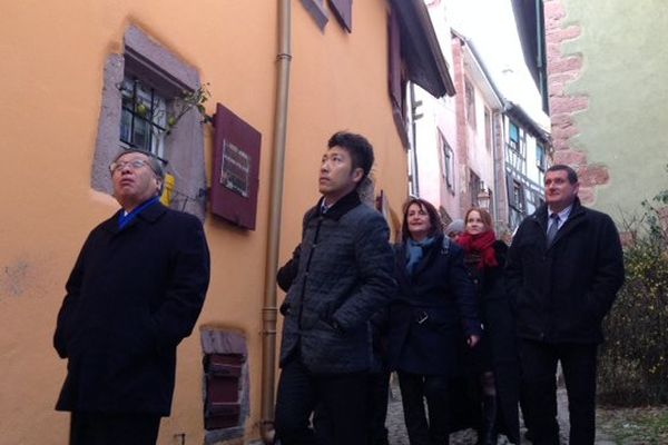 Des japonais visitent Riquewihr, "plus beau village de France", le 18 janvier 2016