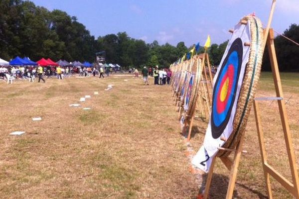 Le 31ème championnat national de tir à l'arc Ufolep, à Montbazon (Indre-et-Loire), le 24 mai 2015.