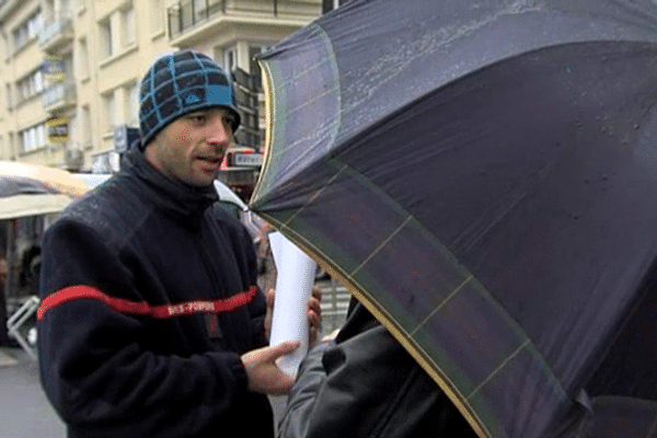 Ce dimanche matin, au marché de Caen, les pompiers à la rencontre de la population