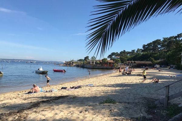 La plage de l'Herbe sur le bassin d'Arcachon ce jeudi 21 mai.