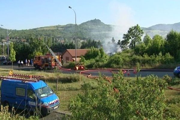 L'incendie s'est déclaré peu avant dix-huit heures à Beaumont (63). Les pompiers l'ont maîtrisé en une trentaine de minutes.