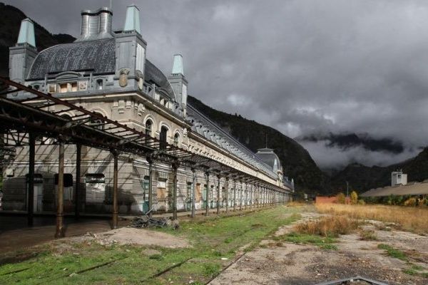 Découvrez l'incroyable histoire d'Albert Le Lay et son rôle crucial dans la Résistance française dans un documentaire poignant. "Le Roi de Canfranc", samedi 7 novembre à 15H20