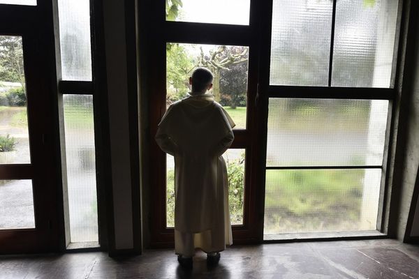 Frère Dominicain au sein de l'église Notre-Dame du Rosaire, du monastère Saint Thomas d'Aquin à Toulouse (Haute-Garonne).