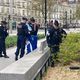 La police a procédé à des contrôles place du commerce à Nantes dans le cadre de l'opération "place nette XXL" anti-drogues lancée par Gérald Darmanin dans plusieurs grandes villes.