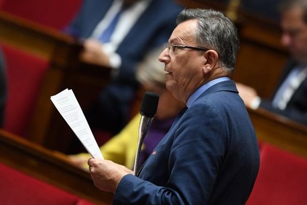 Le député MoDem du Puy-de-Dôme Michel Fanget (ici le 2 octobre) requiert "une réflexion" autour de la pratique du rugby en France afin d'éviter des drames sur les terrains et la réputation violente que traîne cette discipline. 