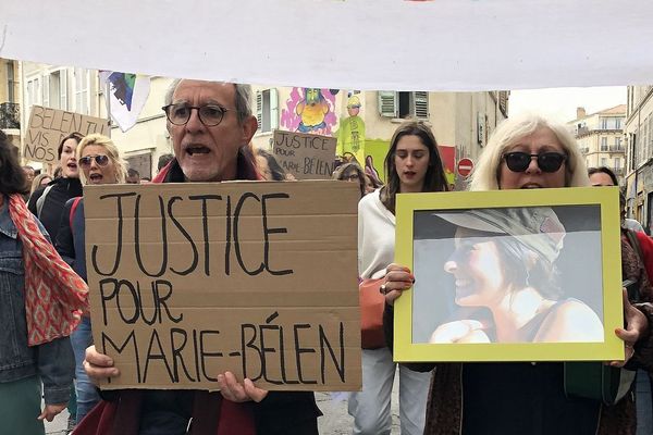 Le père de Marie-Bélen était en tête du cortège hommage à sa fille.