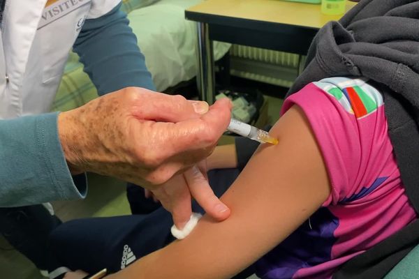 En 2023, 5 475 élèves de cinquième se sont fait vacciner contre les papillomavirus humains (HPV)  en Bourgogne-Franche-Comté.