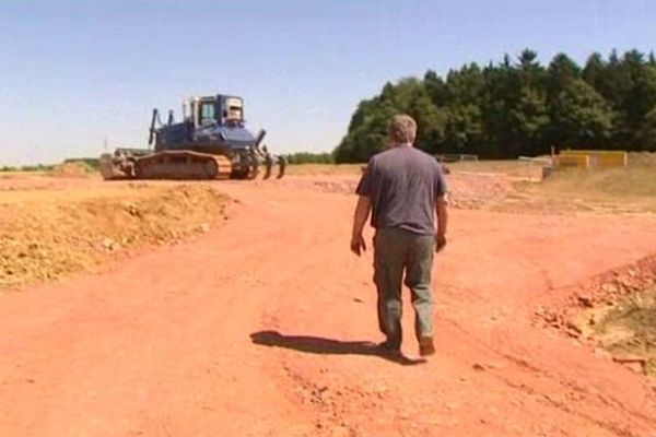 Régis Dorbach, maire de Manderen, sur le chantier des éoliennes allemandes