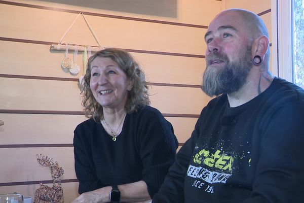 Murielle et Christophe vivent désormais à l'année dans leur mobil-home à Condac, en Charente