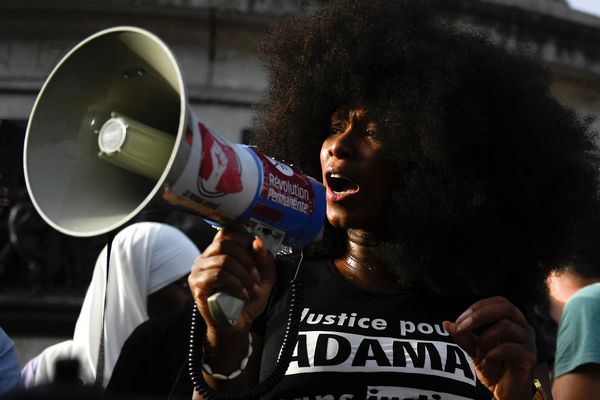 Assa Traoré, lors du rassemblement organisé ce mardi soir sur place de la République.