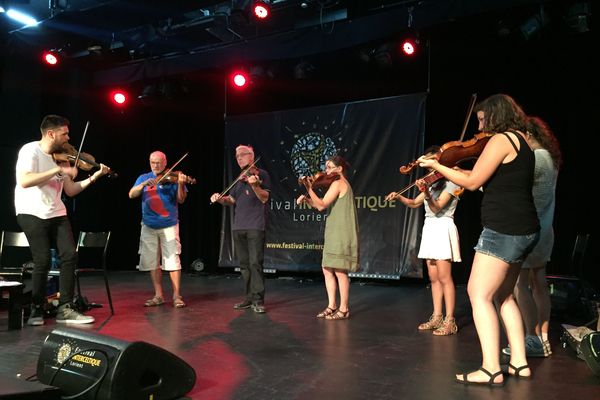 Séance de pratique du fiddle avec Patrick Rimes violoniste gallois