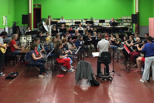 Dernière répétition pour le pianiste Emmanuel Bex et l'Orchestre d'Harmonie de Coutances