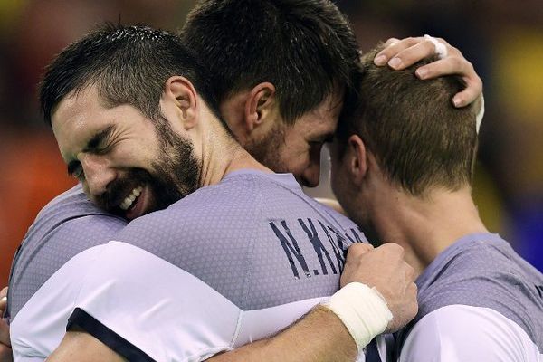 Nikola Karabatic et son frère Luka Karabatic célèbrent leur victoire : les experts sont qualifiés pour la finale olympique  2016. 