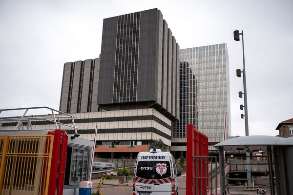 L'hôpital Bichat (l'AP-HP) à Paris accueille les personnes infectées par le Covid-19