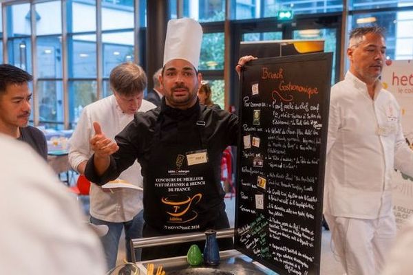 Grégoire Egels Uzeels présente au jury son menu de brunch gastronomique, lors du concours du 26 novembre dernier