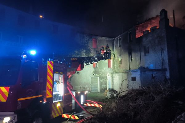 Un feu s'est déclaré dans une maison située à l'entrée sud de Bastia, ce dimanche 12 novembre.