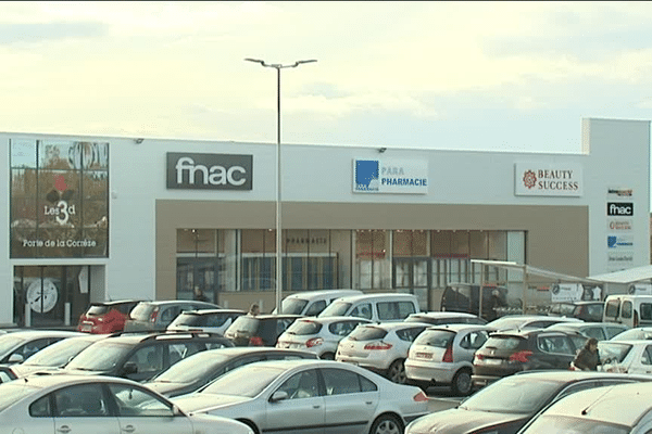 L'ouverture de la Fnac à Saint-Yrieix-la-Perche ne fait pas que des heureux