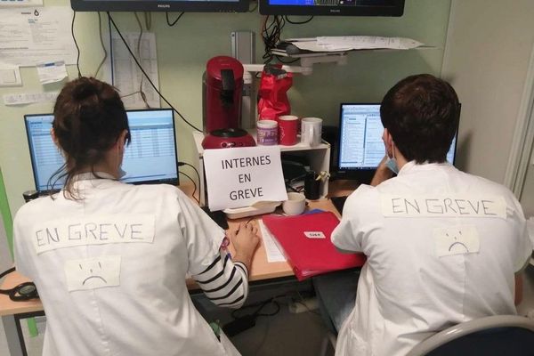 Au CHU, les internes se présentent au travail malgré l'état de grève, faute de personnel.