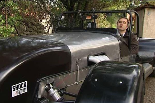 Christian Vermale, pilote et amateur de bolides a bord de sa Lotus Seven qu'il a construit lui-même.