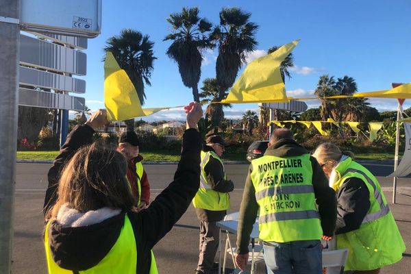 Les Gilets jaunes du rond-point des Prés d'Arènes se rassemblement toujours deux fois par semaine.