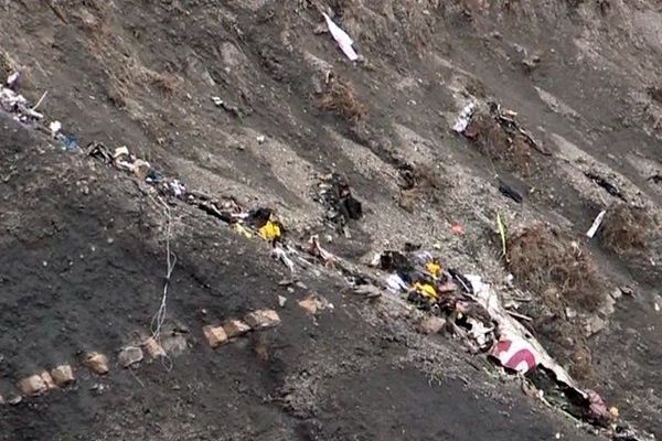 Le copilote, l'Allemand Andreas Lubitz, dépressif et suicidaire, a volontairement précipité l'appareil sur la montagne, le 24 mars 2015, causant la mort des 150 personnes à bord.