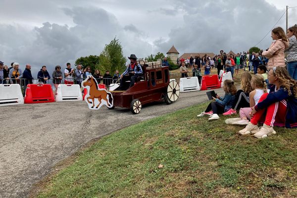 40 caisses à savon ont dévalé les routes de Sérézin-de-la-Tour ce dimanche 27 août 2023 en Isère.