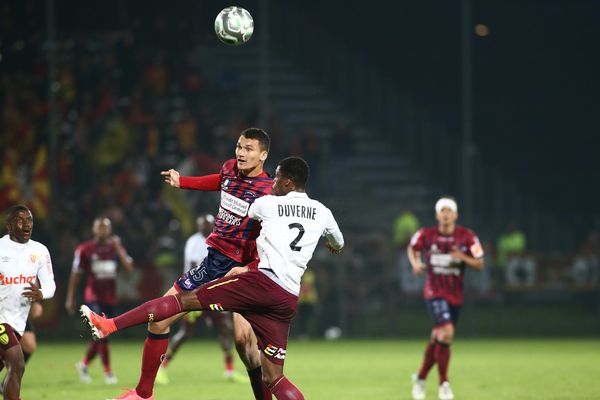 Neuvième journée de L2 : le Clermont Foot domine Lens 1 à 0 grâce à la tête d'Ajorque à la 14 éme minute