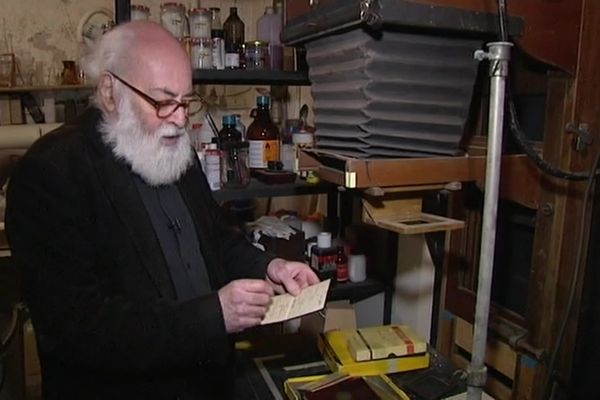 Adolfo Kaminsky, exilé en Normandie dans les années 1930 et roi des faussaires, à Vire, dans le Calvados, le 23 janvier 2010.