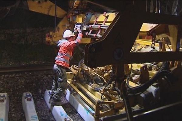 Un impressionnant chantier de nuit pour redonner une nouvelle jeunesse à la ligne ferroviaire entre Belfort et Besançon 