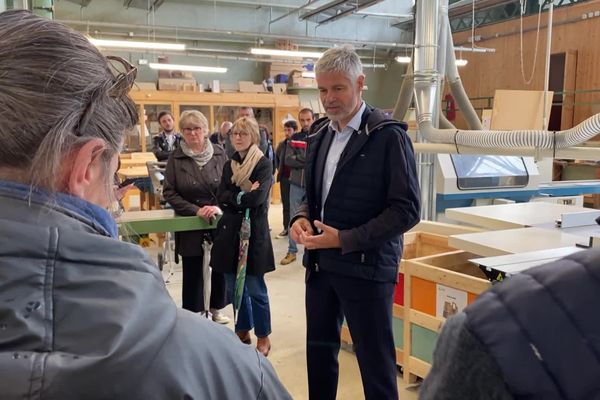 Laurent Wauquiez annonce être contre la fermeture du lycée d'Espaly-Saint-Marcel en Haute-Loire.