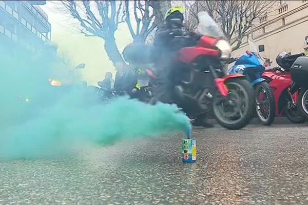 Les motards en colère, contre la limitation de vitesse à 80 km/h, le 17 février à Montélimar (Drôme)