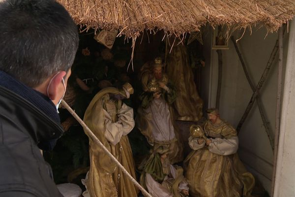 Une crèche de Noël a été installée dans la mairie de Melun.