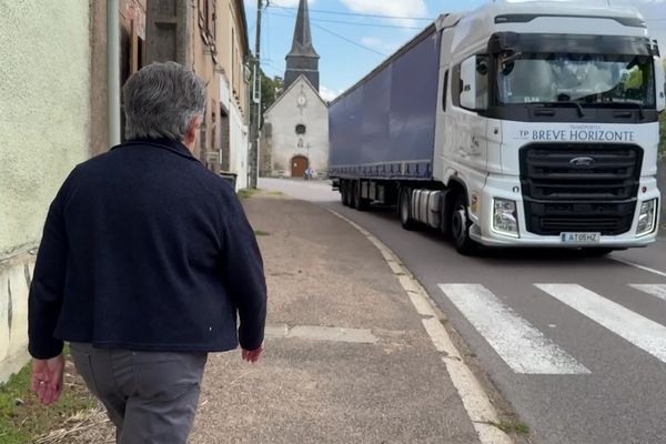 Les camions ne chargeant ni ne déchargeant dans l'Yonne ne peuvent plus emprunter la RD660 depuis le 1er septembre 2024.